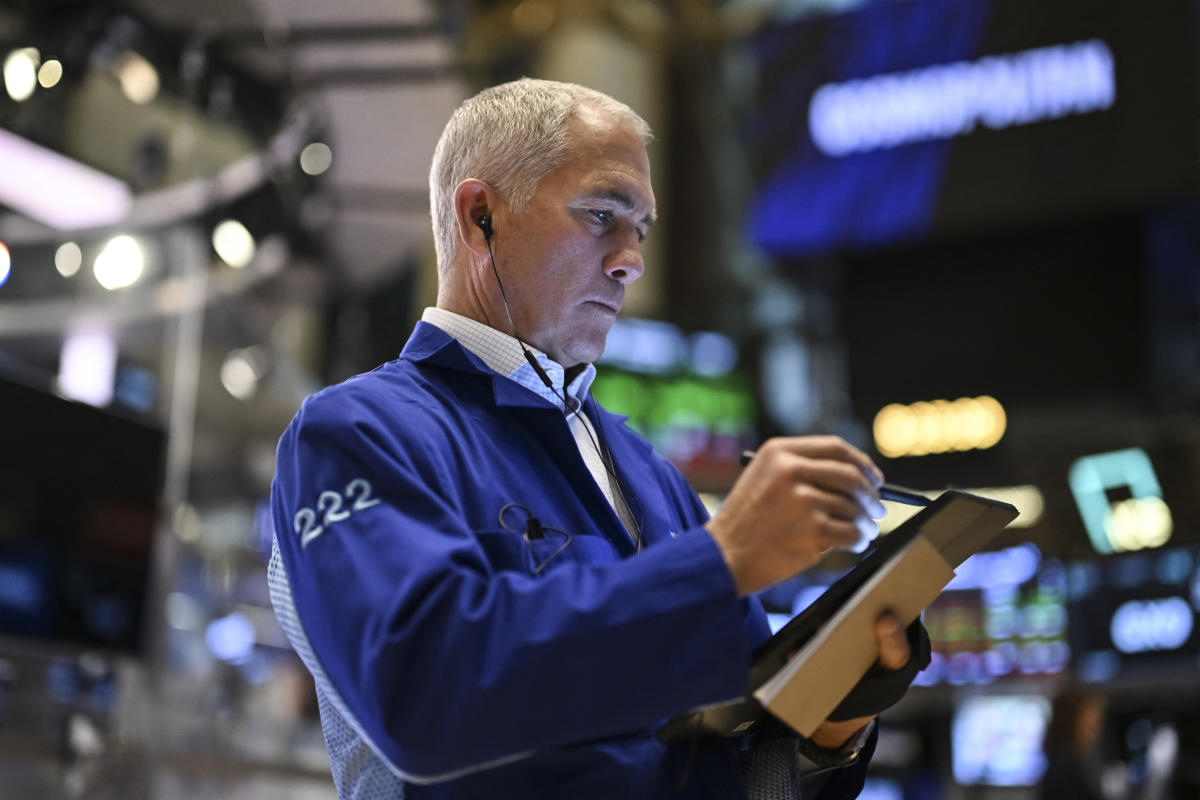 Dow, S&P 500, Nasdaq sink as Trump announces more tariff exemptions on Mexico