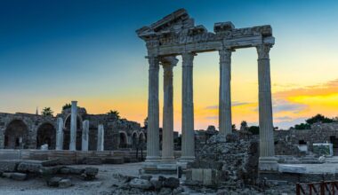 The unusual law that bans 1 common type of shoes in Greece | Travel News | Travel