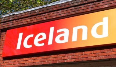 Iceland opens first supermarkets on island between UK and France | UK | News