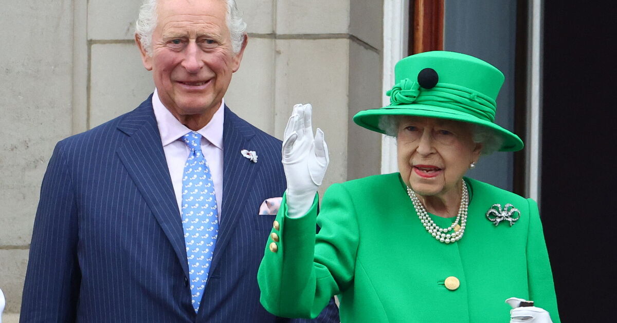 King Charles pays sweet tribute to late Queen as he shares decades-old photograph | Royal | News