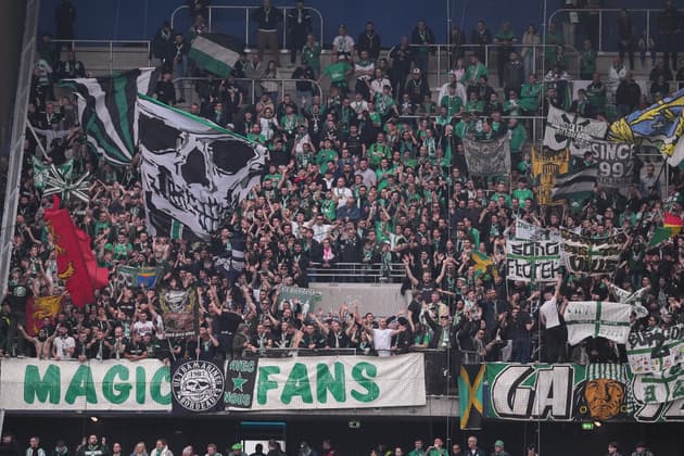 des supporters de toute l'Europe apportent leur soutien aux Green Angels et aux Magic Fans, menacés de dissolution