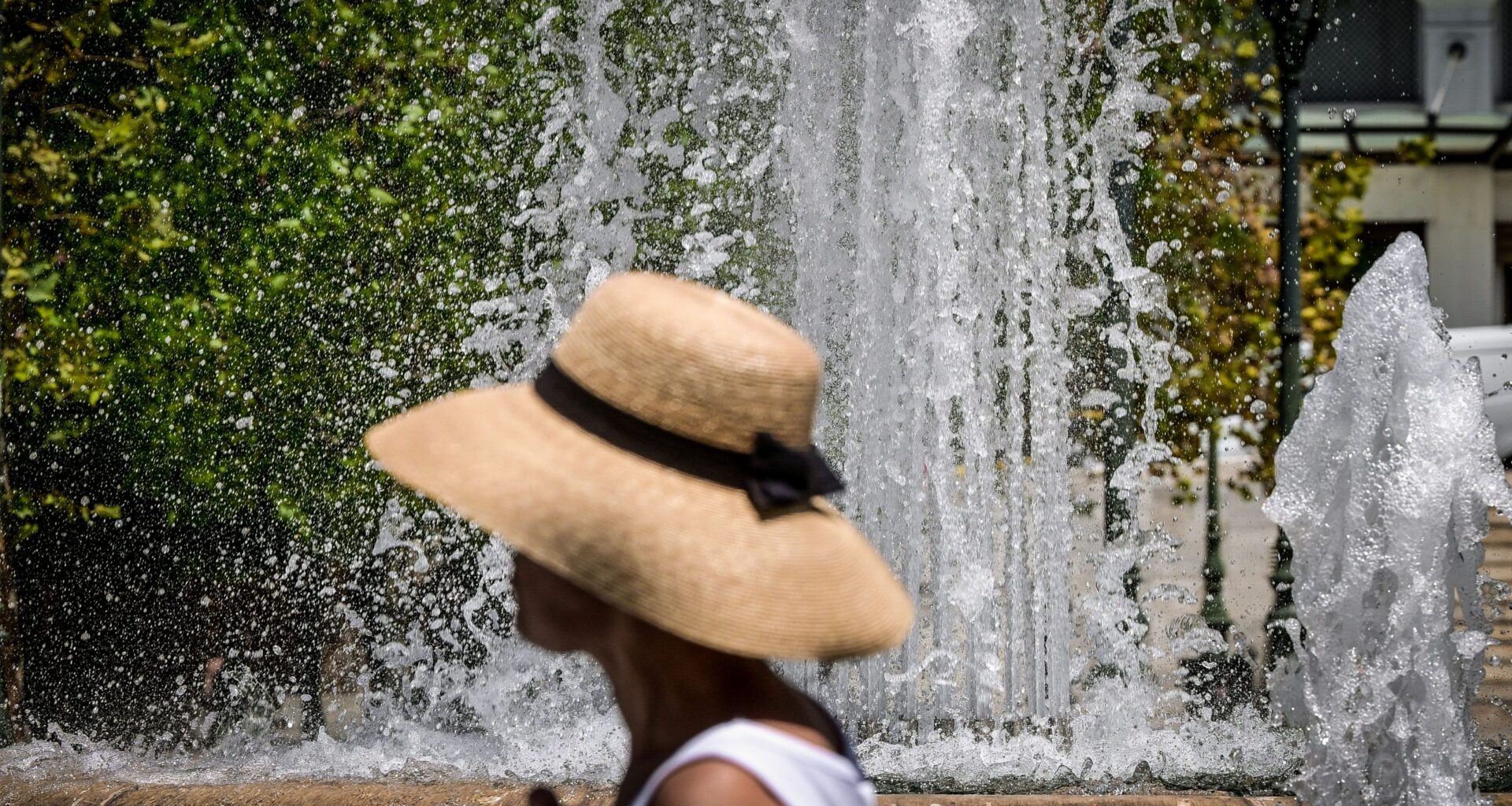 African Dust, Summer-like Weather Heading to Greece