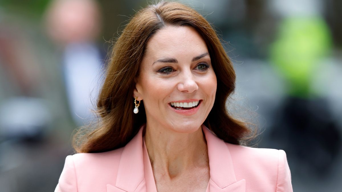 Kate Middleton’s pink gingham blouse is back this spring