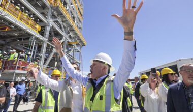 Trump's interior and energy secretaries cheer on natural gas export industry in Gulf Coast | Nation and World