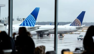 Flyer Says United Airlines Pilot Forced Him From Airplane Bathroom