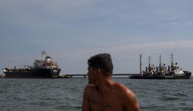 Trump Vows 25% ‘Secondary’ Tariff on Buyers of Venezuela Oil