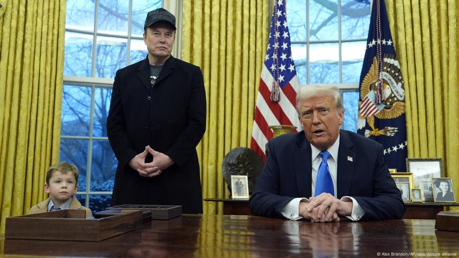 US judges order White House to reinstate fired workers – DW – 03/14/2025