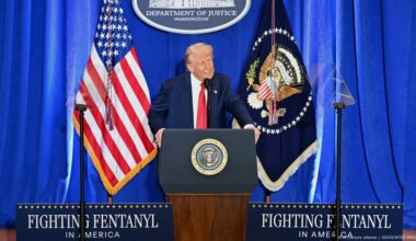 Trump calls media 'corrupt' and 'illegal' – DW – 03/15/2025