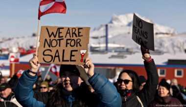 Hundreds protest against Trump's takeover plans – DW – 03/15/2025