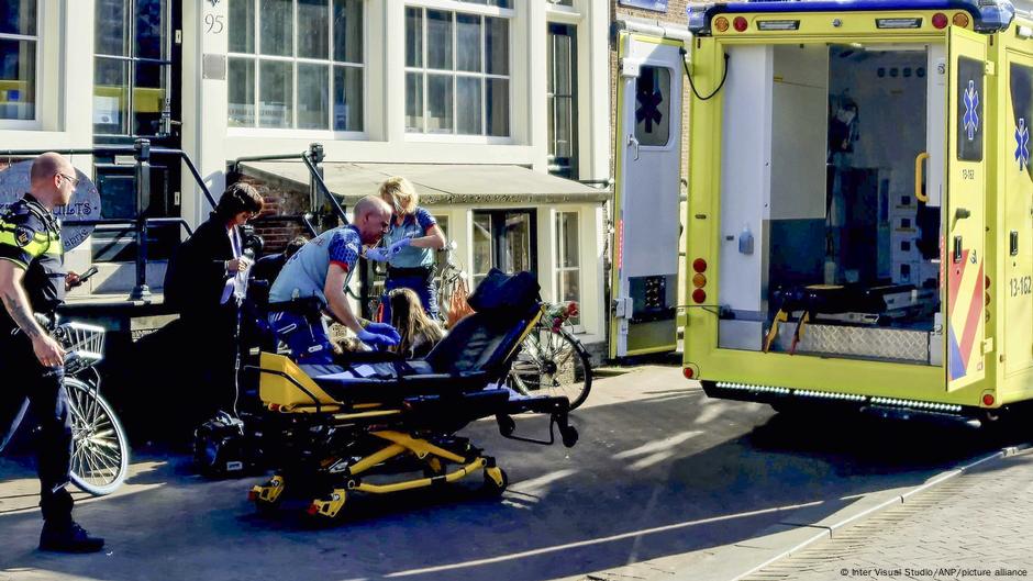 Several wounded after stabbing near Dam Square – DW – 03/27/2025