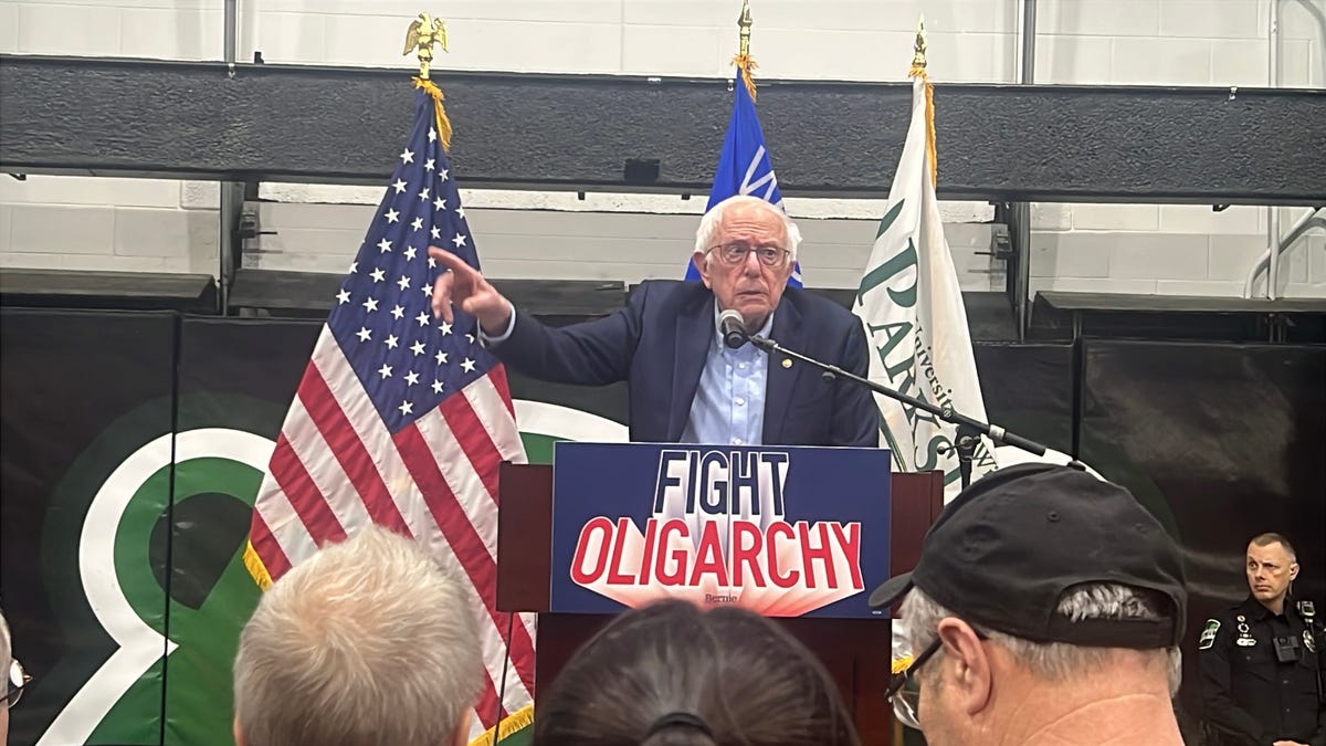 Bernie Sanders energizes thousands at UW-Parkside, Wisconsin rally
