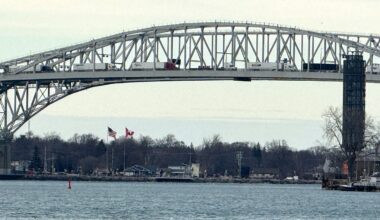 Crews contain crude oil spill in St. Clair River