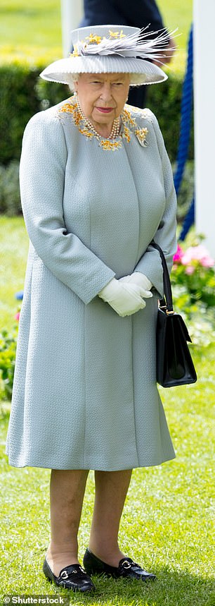 Queen Elizabeth donned a delightful blue-grey ensemble in June 2019