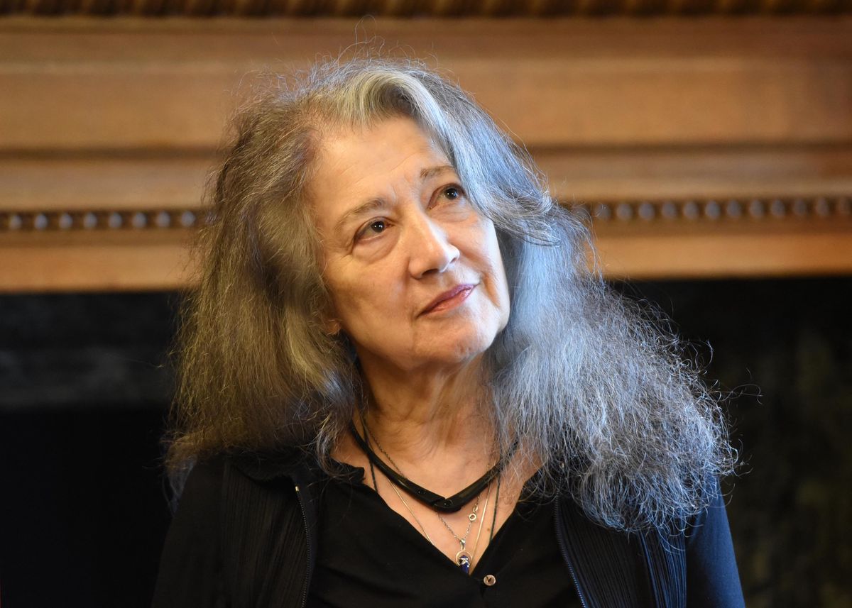 La pianiste argentine Martha Argerich après avoir signé le livre d’or à la mairie de Hambourg, le 27 juin 2018.