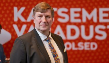Parempoolsed: valitsus peab andma riigikaitse kohta selge, ausa sõnumi