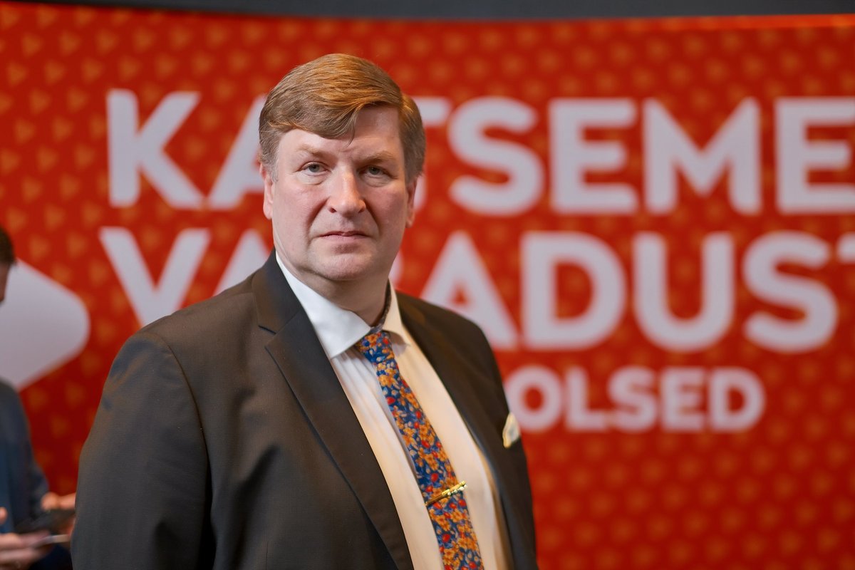 Parempoolsed: valitsus peab andma riigikaitse kohta selge, ausa sõnumi