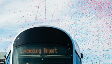 RTL Infos - Inauguré en grande pompe: Le tram relie la capitale à l'aéroport depuis ce dimanche