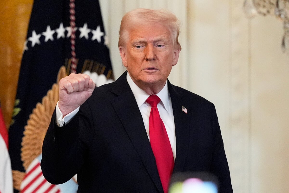 Tvrdá rana pre Slovensko. Trump uvalil clá na náš kľúčový sektor