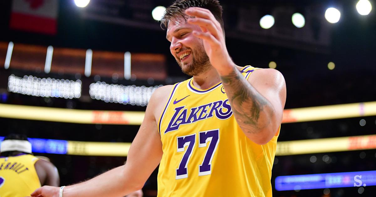 V živo: Luki Dončiću gre z zdesetkanimi Lakersi odlično v Brooklynu!