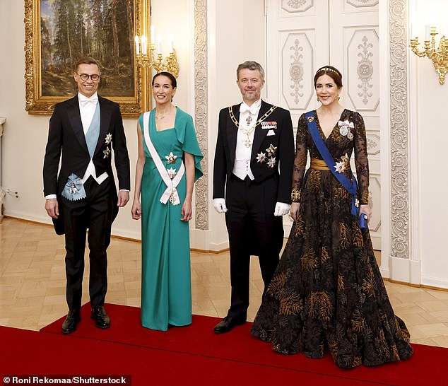 They posed for photographs in an opulent room of the Presidential Palace along with their hosts