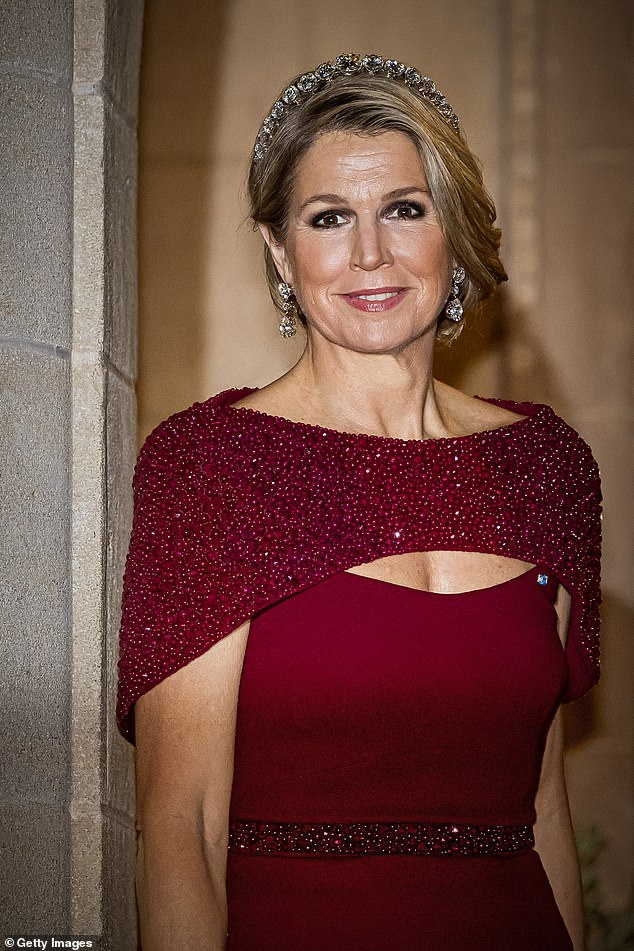 Máxima accentuated her natural radiance with bronzer and blusher