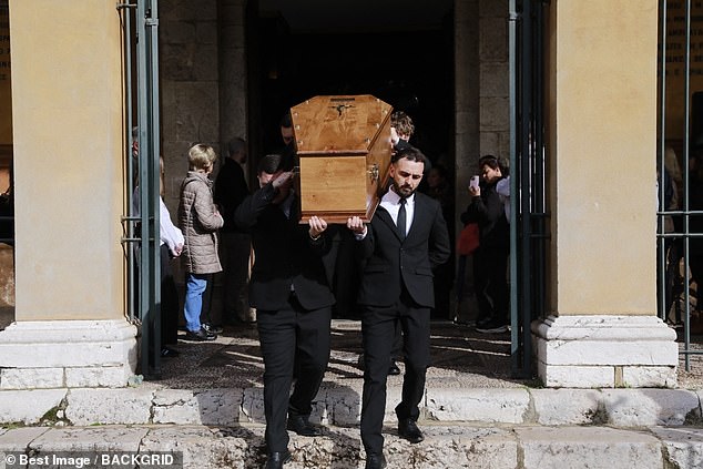 Estelle's coffin was decorated with white flowers and each of her five children lit a candle and placed it on the coffin