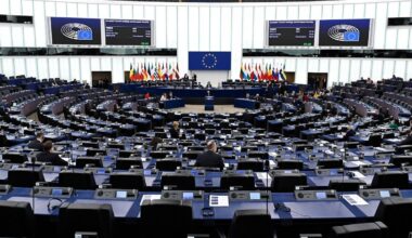 Le Parlement européen envisage de saisir les avoirs russes pour aider l'Ukraine