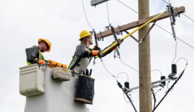 Consumers Energy prepares 600 crews for possible outages this weekend