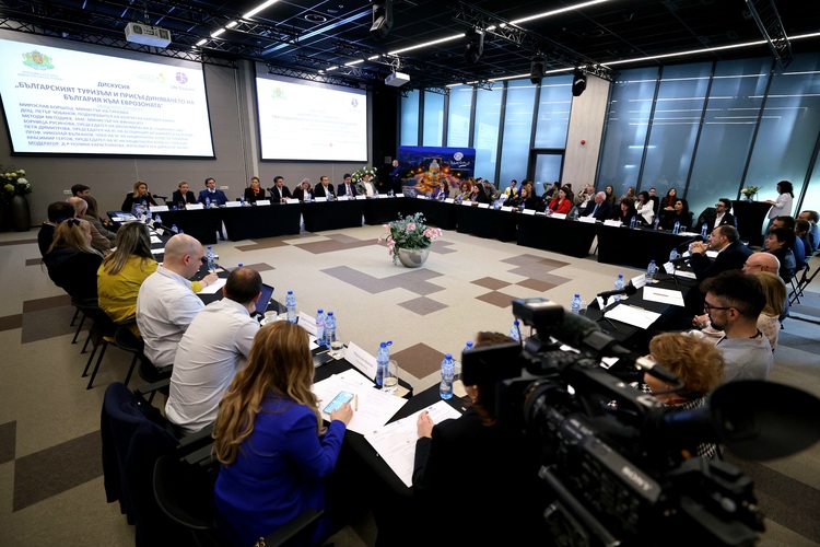 Tourism Leaders Discuss Impacts and Opportunities