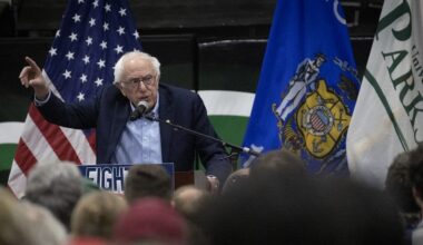 Bernie Sanders Is Showing Democrats How It’s Done. The Vermont senator is taking his anti-Trump tour to red America—and it’s a smash hit.