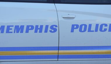 Suspects ram vehicle into East Memphis local business, steal cell phones, police say