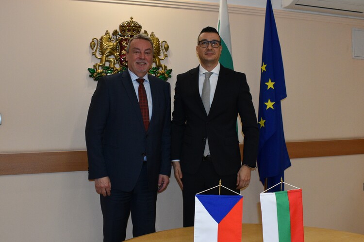 Bulgaria's Economy and Industry Minister Confers with Czechia's Ambassador