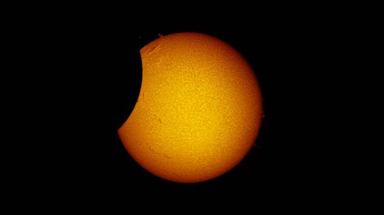 El sábado 29 de marzo llega un eclipse solar parcial a España