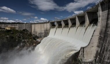 Electricity prices in Spain drop thanks to storms but remain 151% more expensive than a year ago