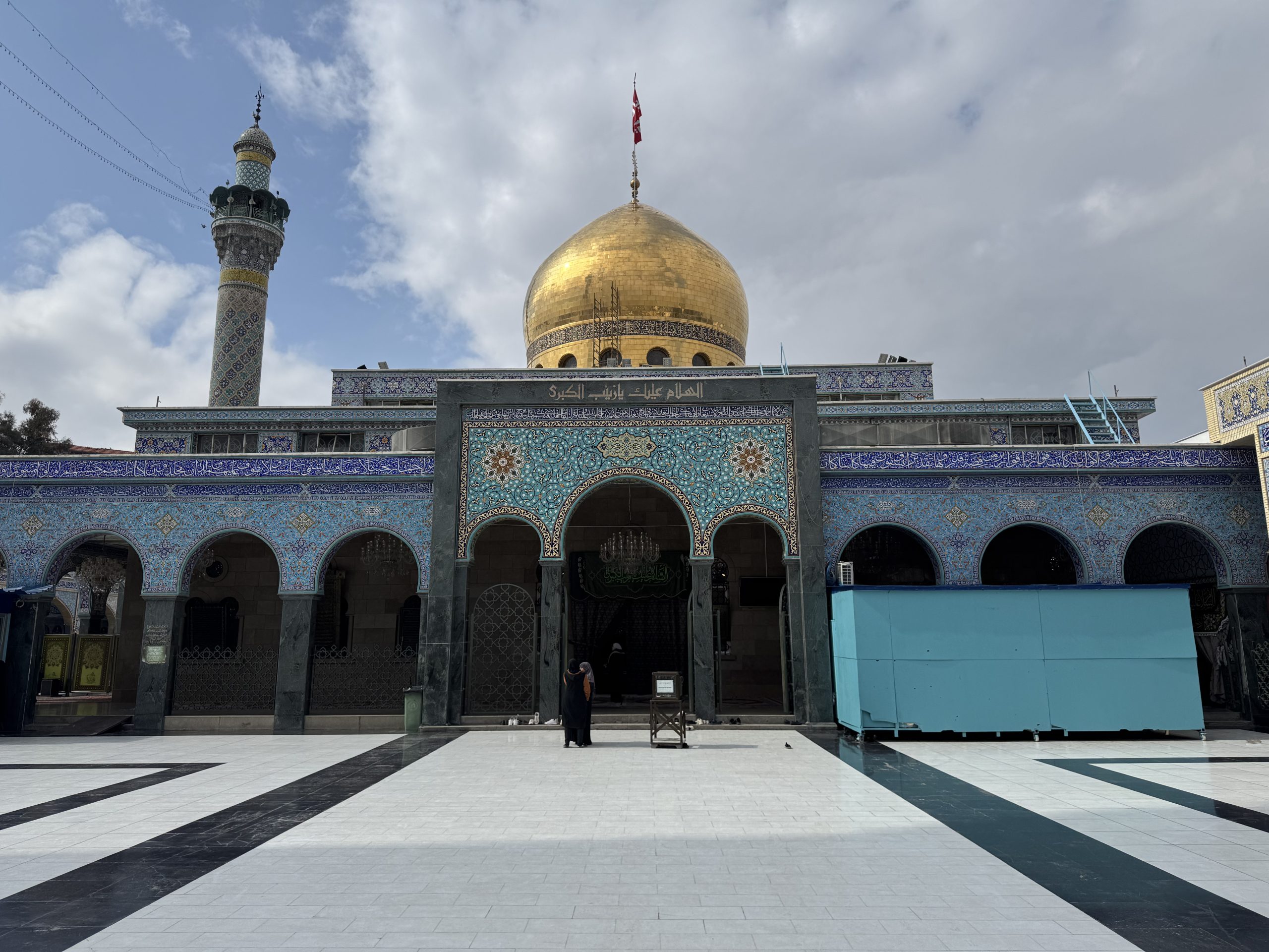 In February, only a few dozen visitors could be seen at the Sayida Zaynab Shrine, which usually draws 5,000 or more pilgrims daily. Source: Thanassis Cambanis