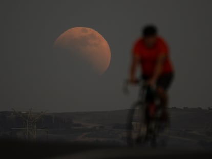 Eclipse lunar