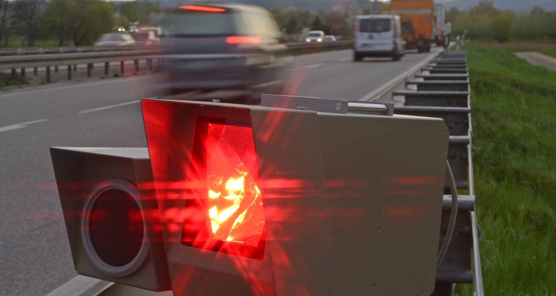 Während Deutschland diskutiert: Zwei andere Länder heben Tempolimit wieder auf