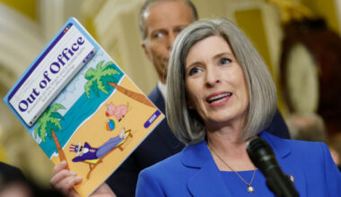Sen. Ernst introduces bill to reauthorize small business tech programs