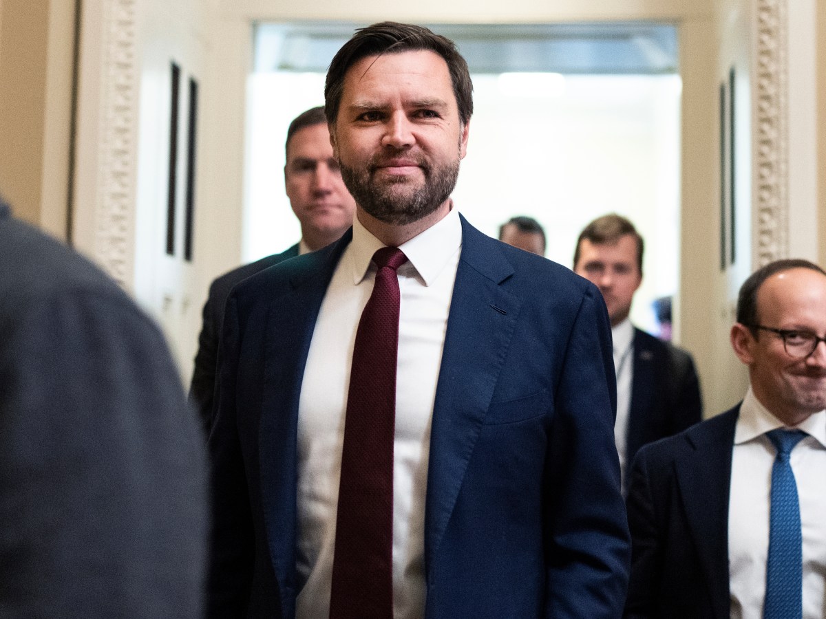 From protests to welcome cards, Vice President JD Vance’s Vermont visit generates a buzz