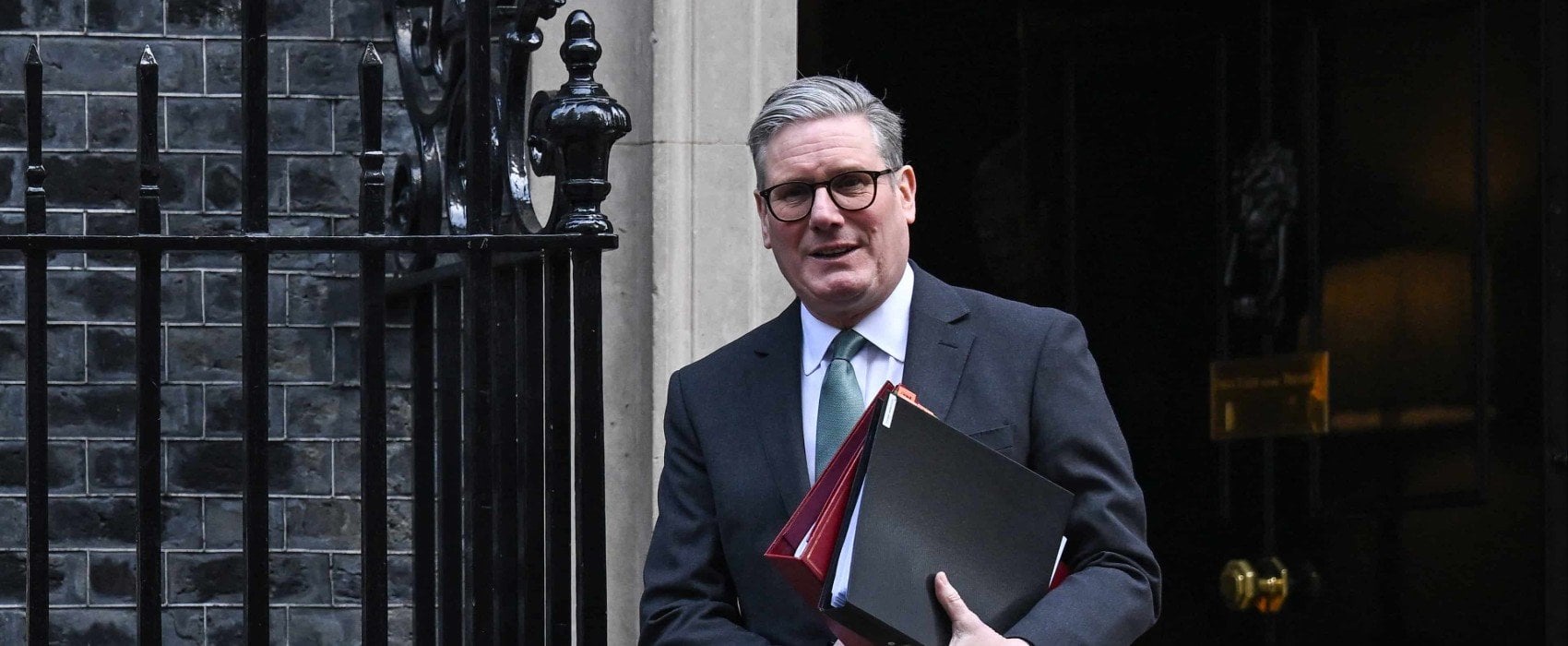 Verity - UK: Starmer's Approval Rating Reaches 6 Month High Amid Ukraine Discussions
