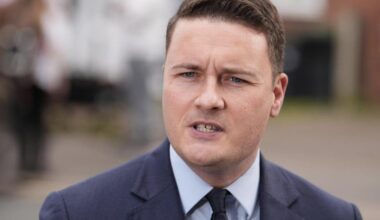 Wes Streeting takes £53k from private health recruiter pre-NHS job cuts