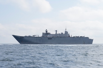 El Juan Carlos I ancla