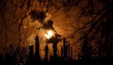 Opinion: As oil CEOs debase their own climate pledges, Bay Street must act
