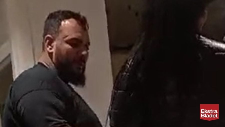 Ekstra Bladet kan nu med lydfiler afsløre, hvordan udenlandske arbejdere på Novo-byggerierne i Kalundborg hver måned er blevet tvunget til at betale en stor del af deres løn tilbage til et firma, der leverer arbejdskraft til medicinalgigantens fabriksudvidelser.