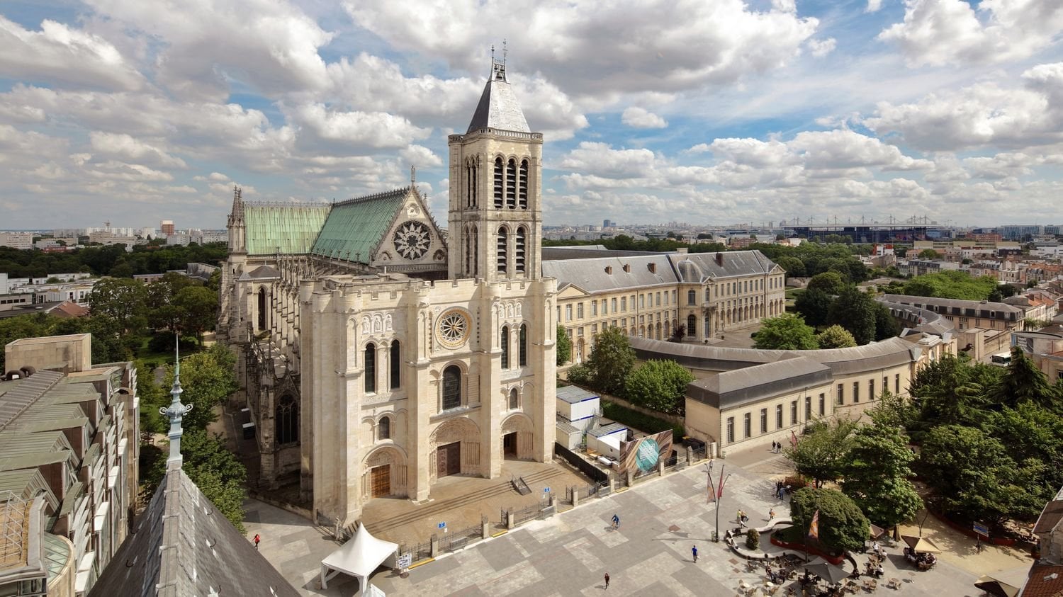 Exposition attaquée par des militants d'extrême droite en Seine-Saint-Denis : "Je trouve ça choquant, inquiétant, révoltant", s'indigne l'artiste