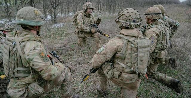 photo  exercice de soldats britanniques de l’otan, en roumanie, en février 2025.  ©  getty images via afp 