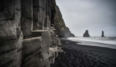 Tourist frustrated after stumbling upon extreme behavior while visiting famous beach: 'A bit too close'