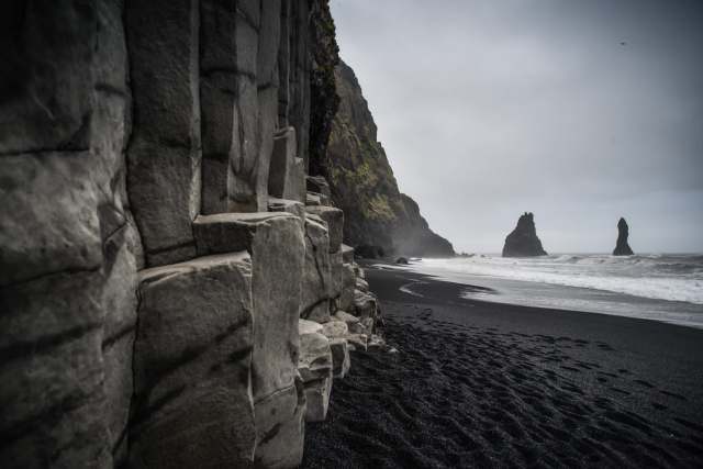 Tourist frustrated after stumbling upon extreme behavior while visiting famous beach: 'A bit too close'