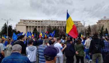 Rumänien: Tausende auf dem Siegesplatz in Bukarest bei der Pro-EU-Demonstration - Foto