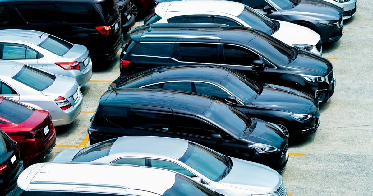 Attention aux parkings privés à proximité des aéroports qui utilisent les voitures des clients en leur absence
